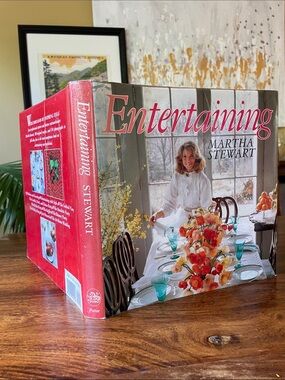 Vintage HC Martha Stewart ENTERTAINING (c)1982 Hardcover Book